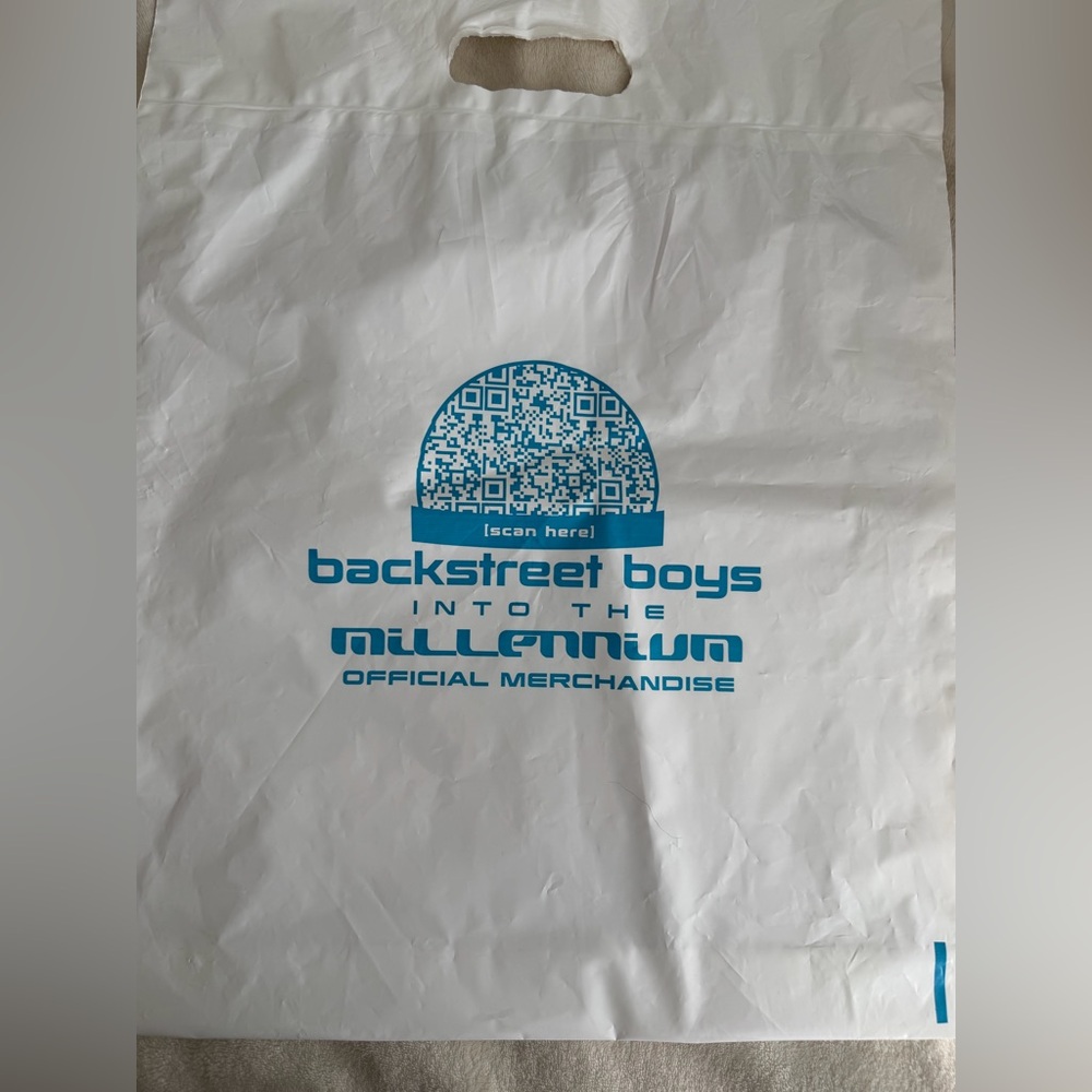 Backstreet Boys Sphere Residency Keychain & Bag - Picture 5 of 5